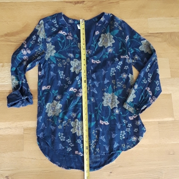 Size small old navy blouse - Picture 2 of 6